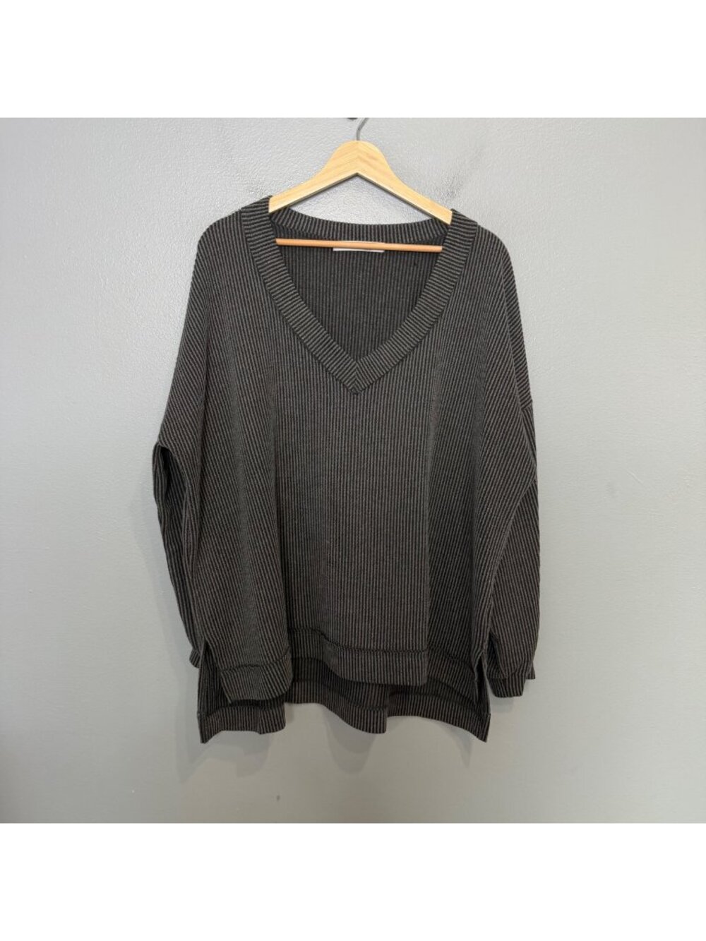 ALTAR'D STATE diya urban ribbed vneck sweatshirt size XXL